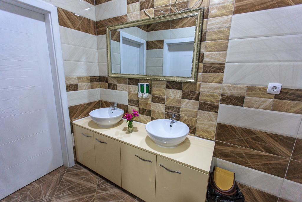 Hotel Edita Ulcinj Esterno foto