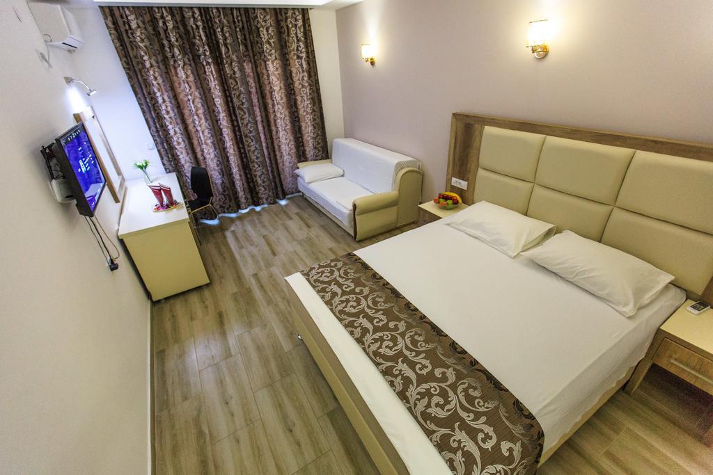 Hotel Edita Ulcinj Esterno foto