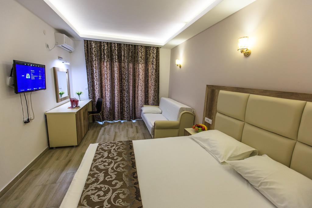 Hotel Edita Ulcinj Esterno foto