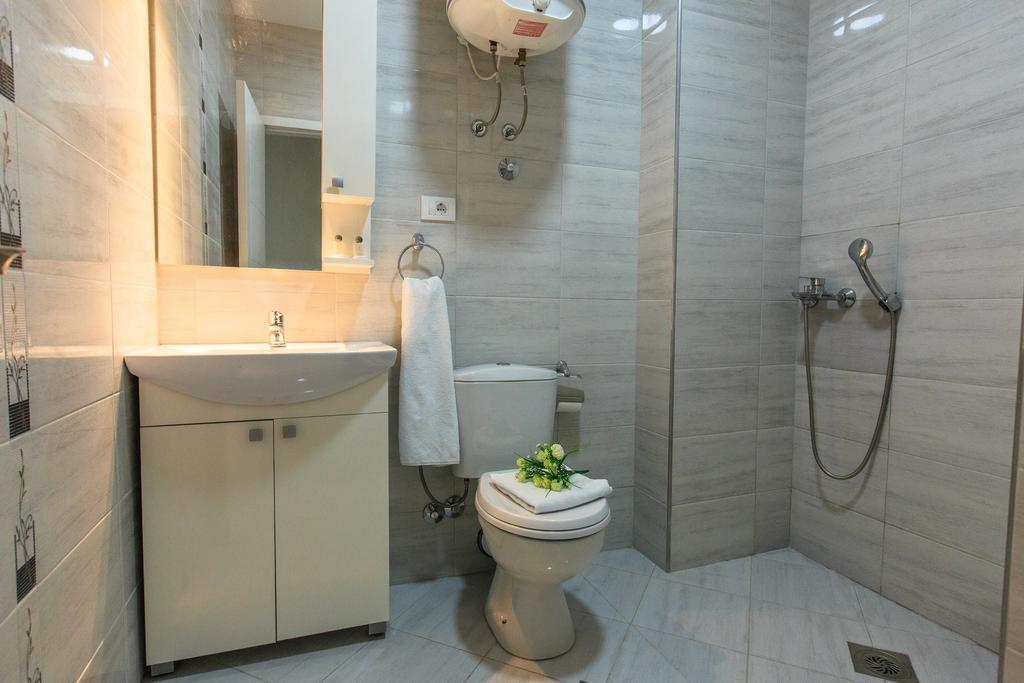 Hotel Edita Ulcinj Esterno foto