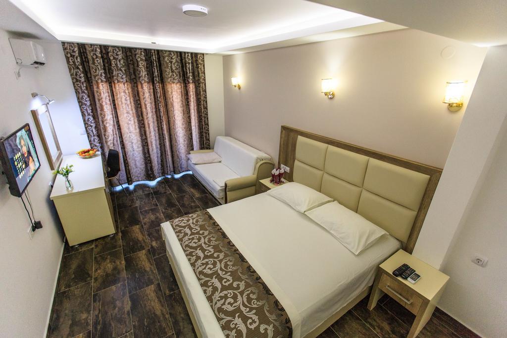 Hotel Edita Ulcinj Esterno foto