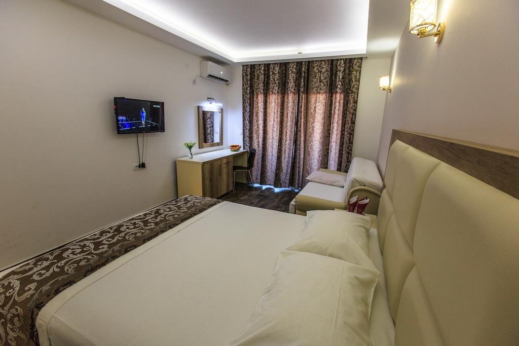 Hotel Edita Ulcinj Esterno foto