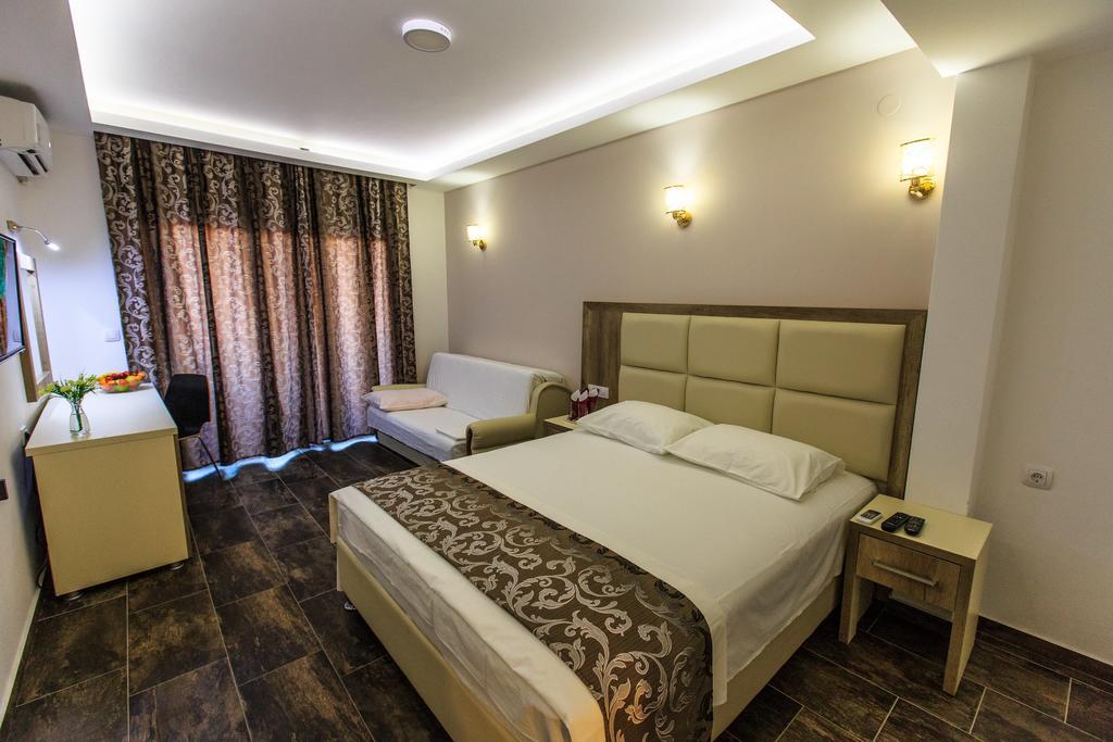 Hotel Edita Ulcinj Esterno foto