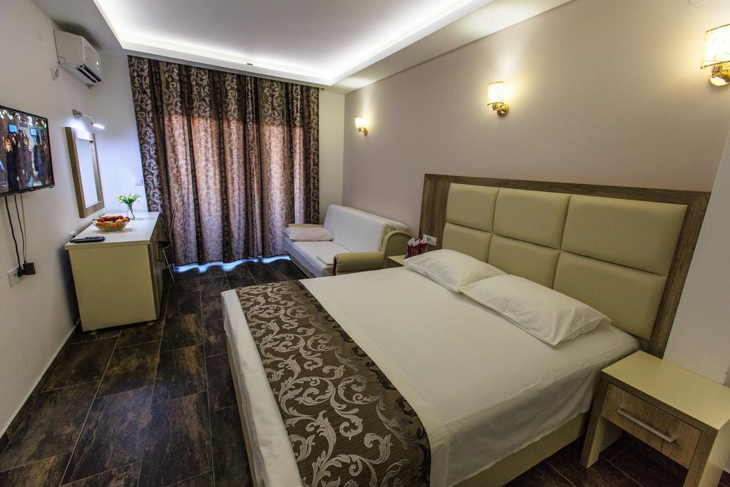 Hotel Edita Ulcinj Esterno foto