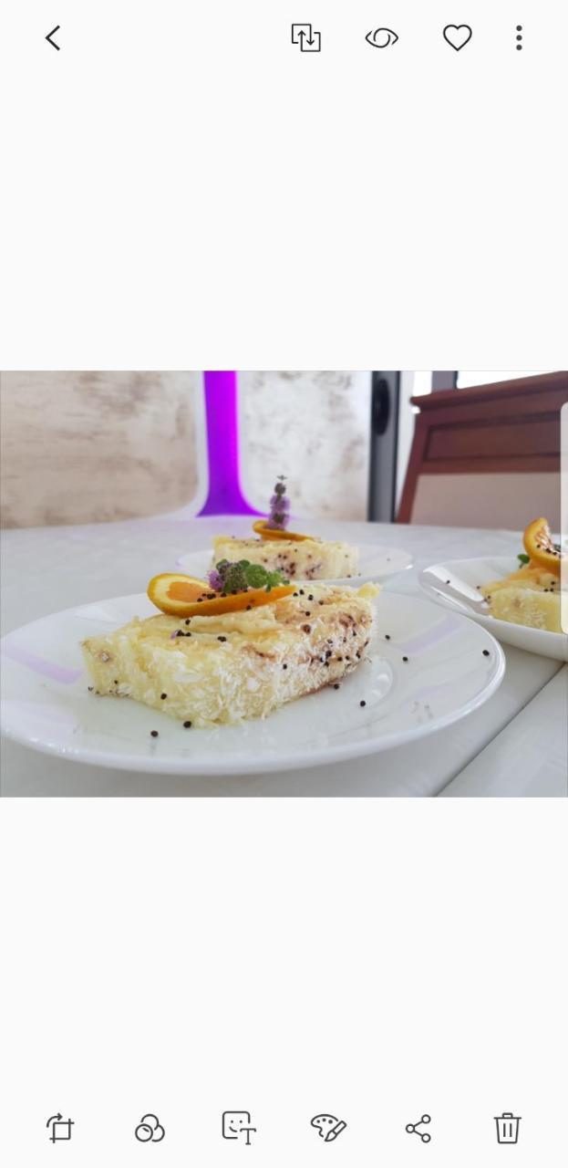Hotel Edita Ulcinj Esterno foto